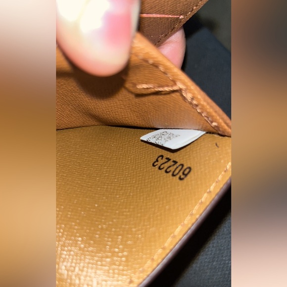 Men’s Louis Vuitton Leather Wallet/ LV Men’s Wallet - Picture 9 of 16